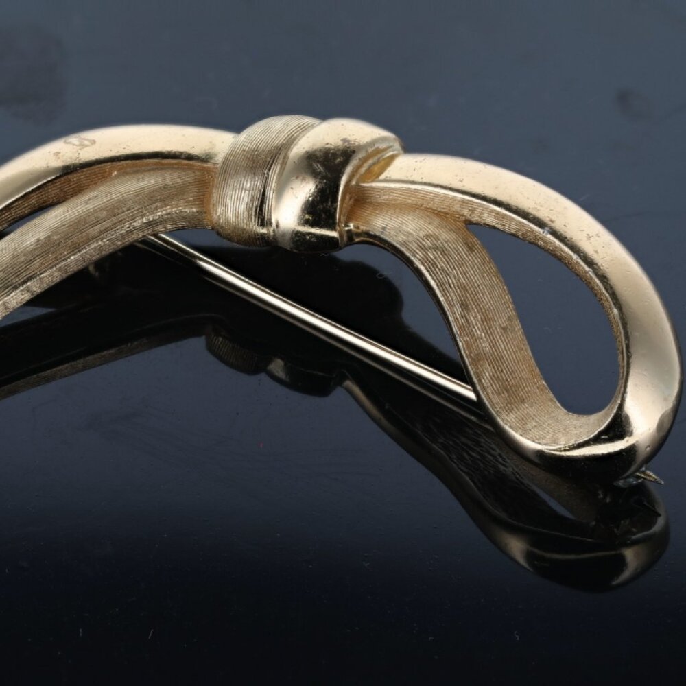 Vintage CHRISTIAN DIOR Signed GOLD Tone ROPE  Knot Brooch Pin